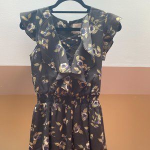 Moon River size xs grey and floral ruffle romper